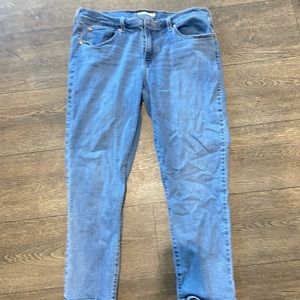 Price drop 🌷EUC Levi boyfriend jeans. Size 31 length 27